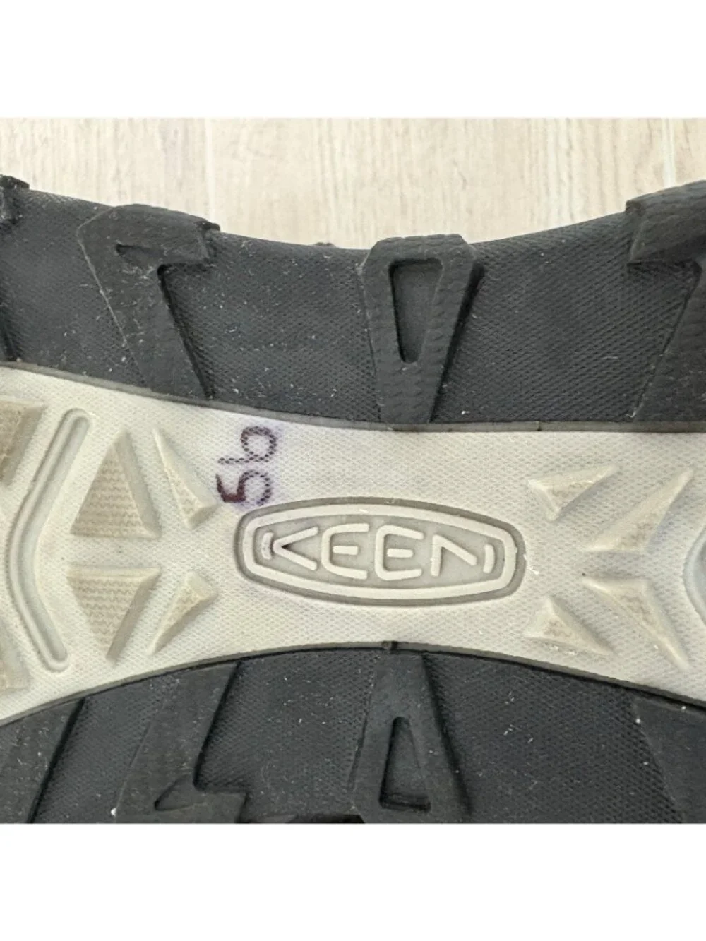 Keen Sandals Youth Size 5 Gray Adjustable Toggle Waterproof Hiking Sport